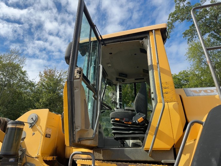 2012-volvo-l150g-image-26