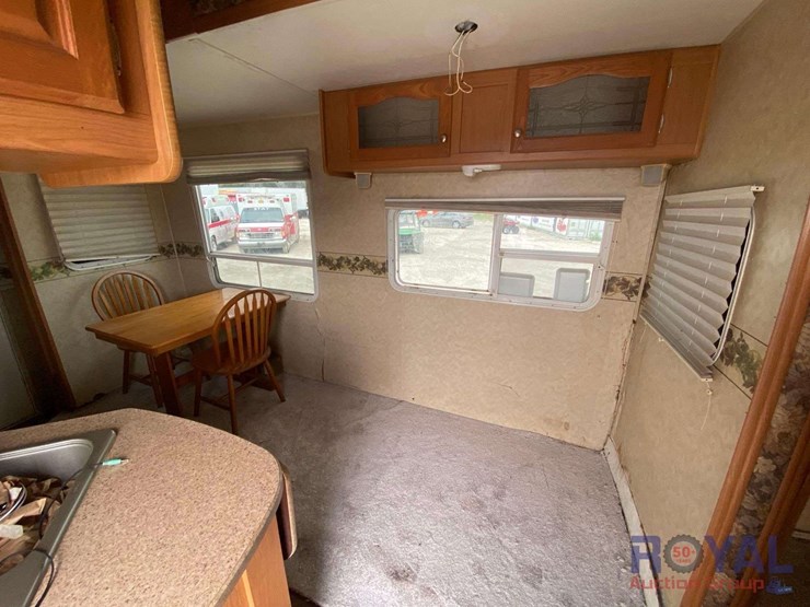 2006-victory-lane-36srv-39ft-tri-axle-5th-wheel-toy-hauler-travel-trailer-image-7