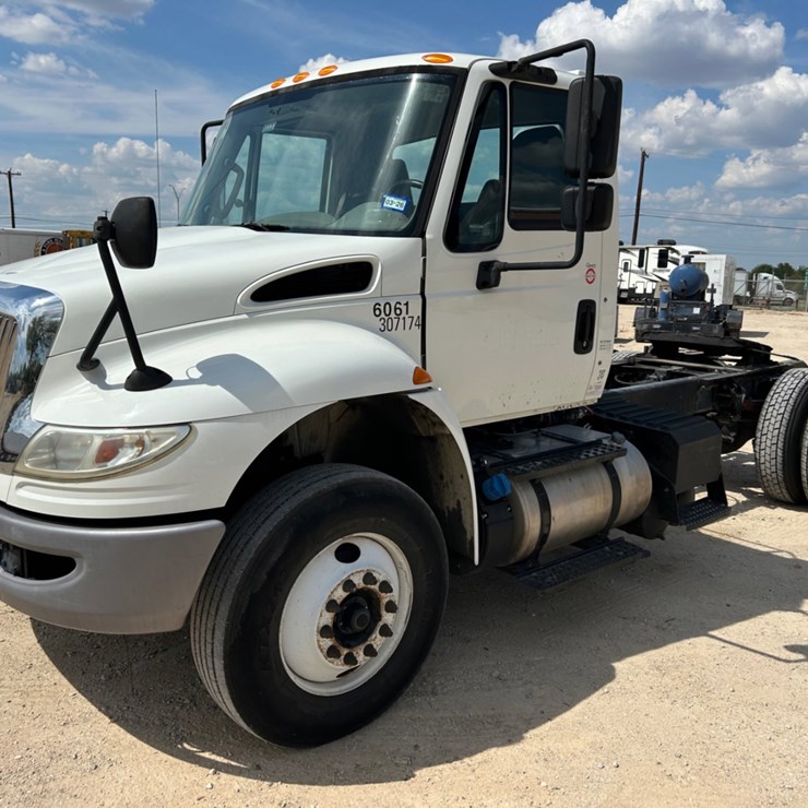 2016 INTERNATIONAL DURASTAR 4400