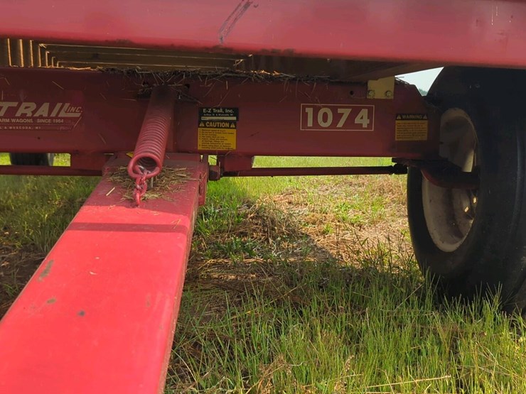ez-trail-kicker-rack-and-running-gear-18'-long-x-10'8"-wide,-slight-twist-in-pole
(stored-inside)-image-7