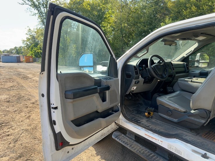 2019-ford-f550-xl-image-33