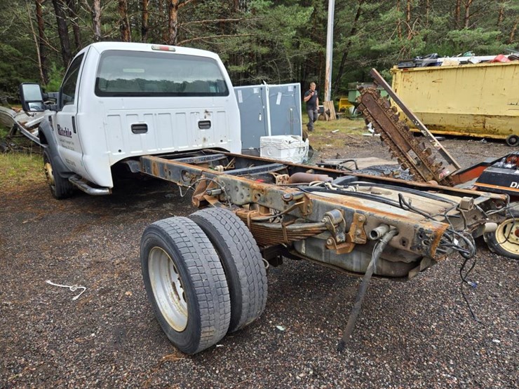 2010-ford-f550-image-3