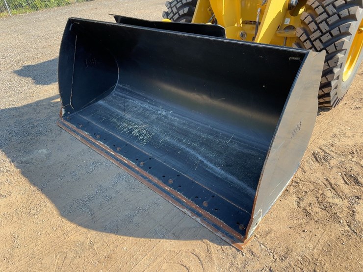 2022-caterpillar-910-image-9