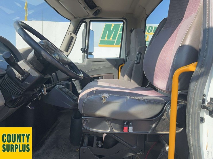 2016-international-durastar-4400-image-7