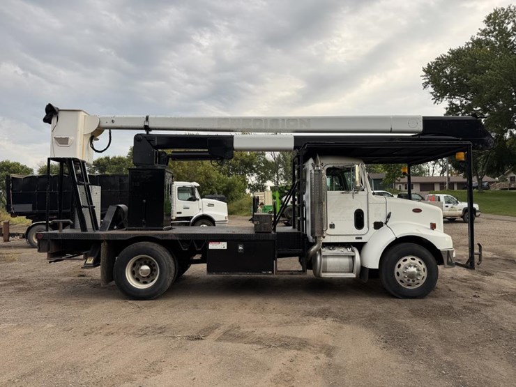 2003-peterbilt-330-image-6