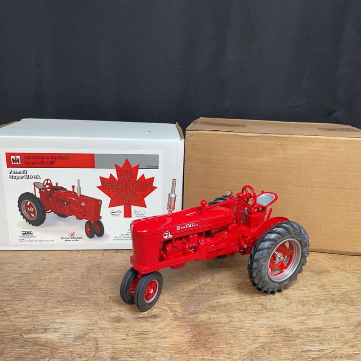 1/16 Farmall Super MD-TA 2007 Ontario NIB SM