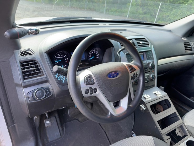 2014-ford-explorer-image-18