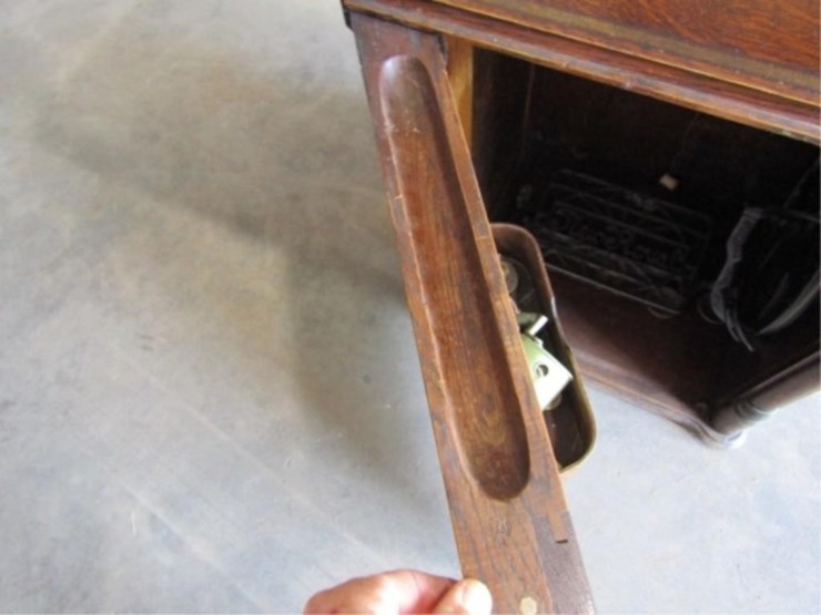 illionois-sewing-machine-co.-new-royal-a-sewing-image-26