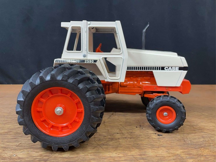 1/16-case-2590-1981-nfts-ertl-image-9