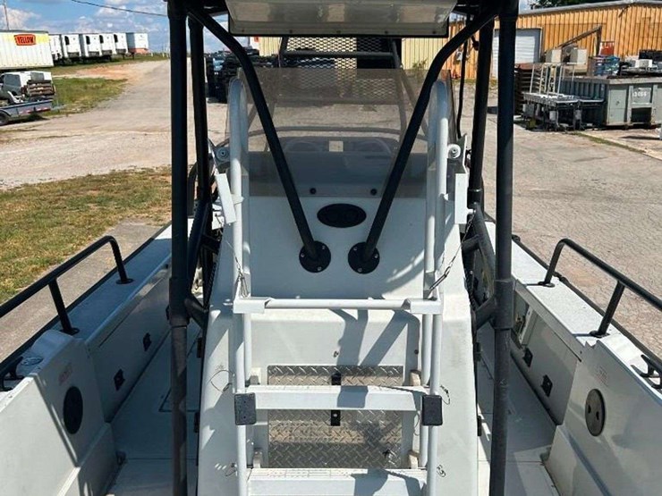 2007-boston-whaler-boat-w/-dual-200hp-mercury-optimax-image-11