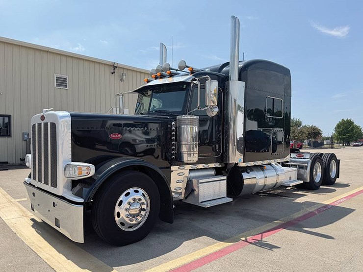 2022-peterbilt-389-image-1
