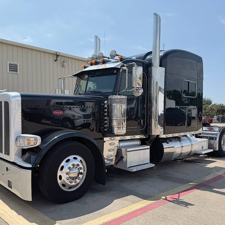 2022 PETERBILT 389