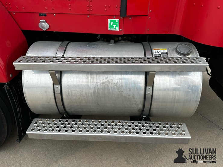2015-kenworth-t440-image-11