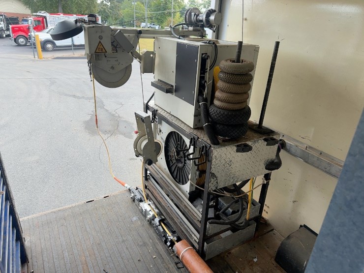 2009-ford-e450-image-21
