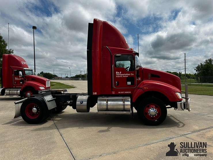 2015-kenworth-t440-image-4