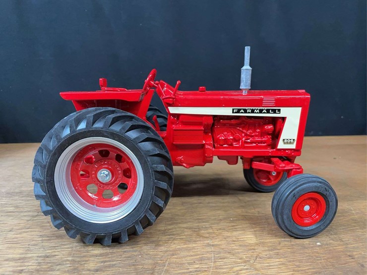 1/16-farmall-806-nib-sm-image-8