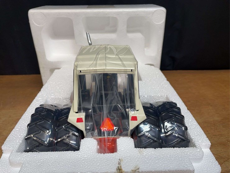 1/16-case-david-brown-2390-2008-ttt-nib-ertl-image-6