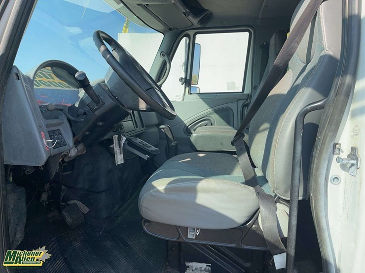 2007-international-durastar-4300-image-11