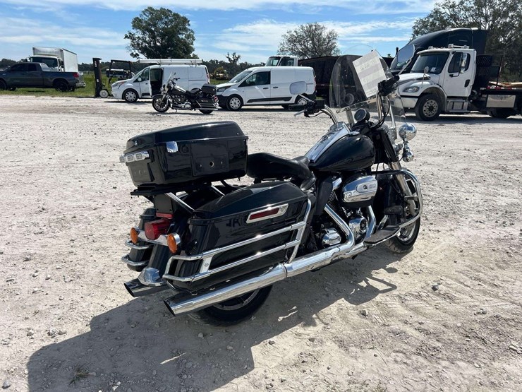 2021-harley-davidson-flhp-motorcycle-image-3