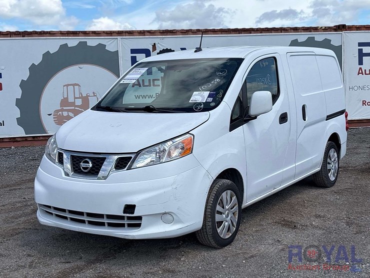 2017-nissan-nv200-image-1