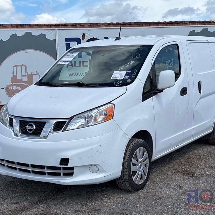 2017 NISSAN NV200