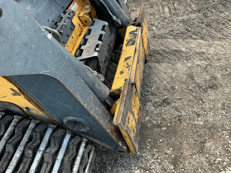 2014-deere-333e-image-18