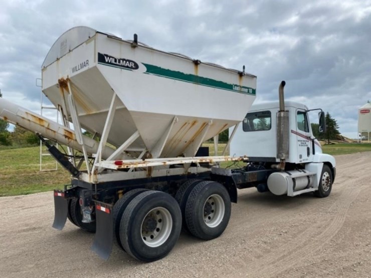 2000-freightliner-century-class-w/willmar-10-ton-image-10