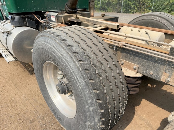 2018-kenworth-t800-image-15