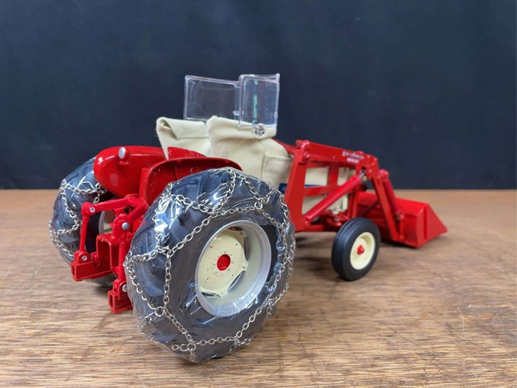 1/16-ih-460-2009-red-power-nib-ertl-image-8