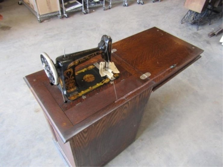illionois-sewing-machine-co.-new-royal-a-sewing-image-11