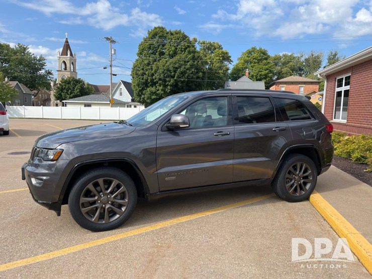2016-jeep-grand-cherokee-image-11