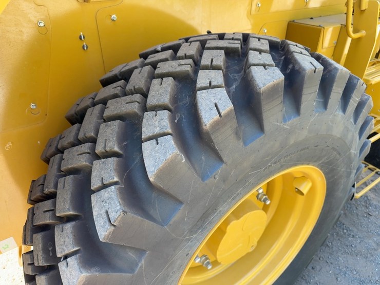 2022-caterpillar-910-image-14