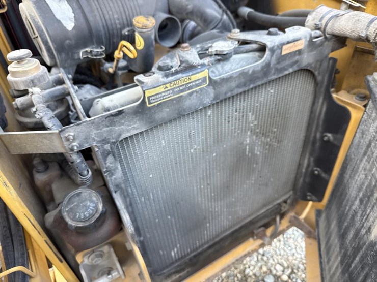 2008-deere-320-image-29
