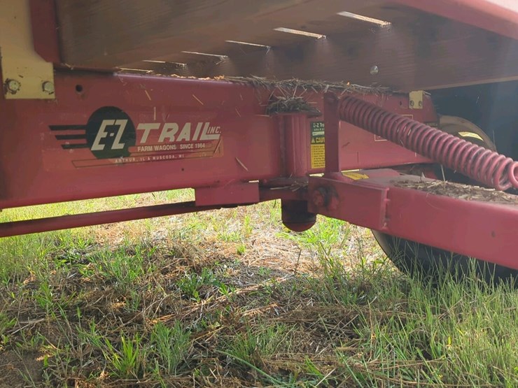 ez-trail-kicker-rack-and-running-gear-18'-long-x-10'8"-wide,-slight-twist-in-pole
(stored-inside)-image-6