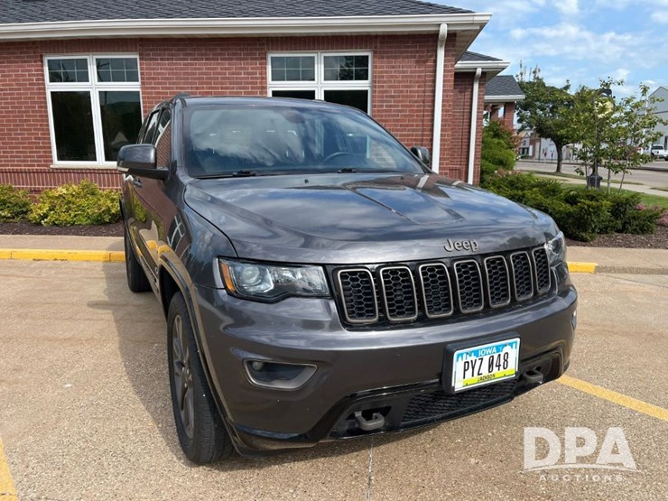 2016-jeep-grand-cherokee-image-15