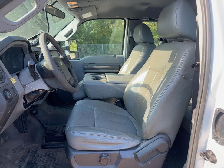 2012-ford-f550-xl-image-36