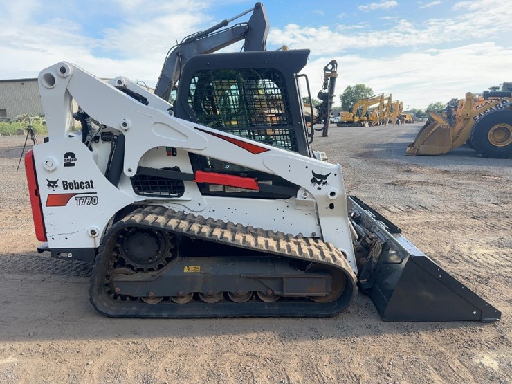 2022-bobcat-t770-image-6