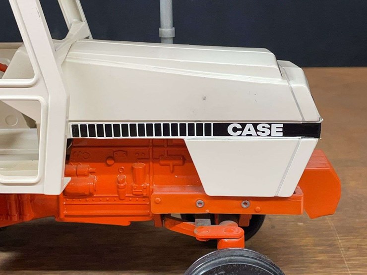 1/16-case-2390-collector-ertl-image-16