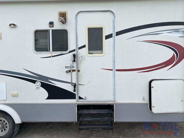2006-victory-lane-36srv-39ft-tri-axle-5th-wheel-toy-hauler-travel-trailer-image-5