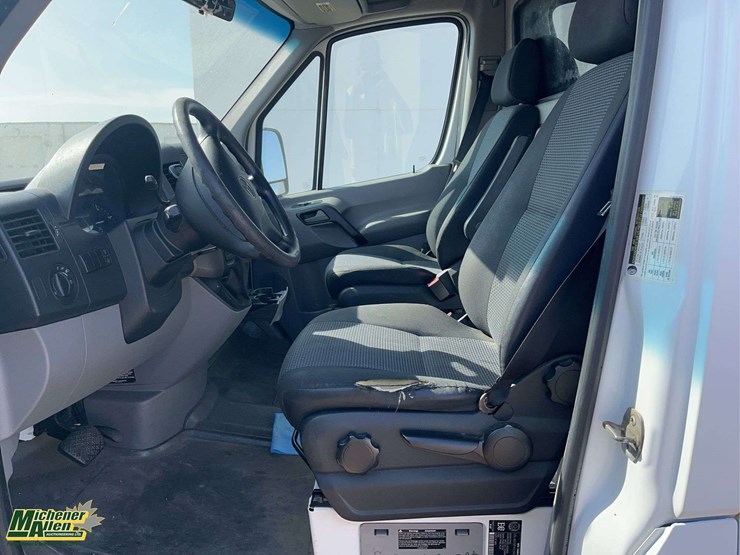 2010-mercedes-benz-sprinter-3500-image-11