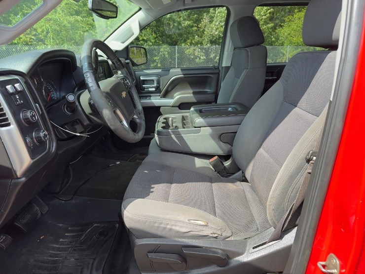 2015-chevrolet-silverado-2500hd-image-18