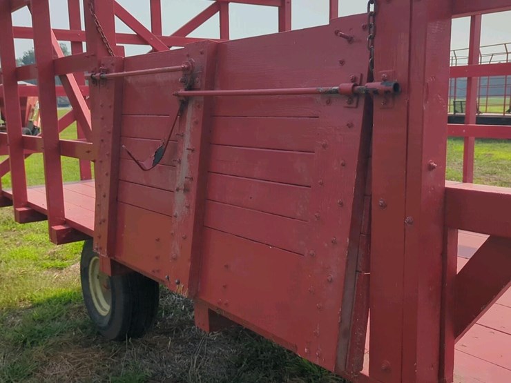 18-ft-wood-kicker-rack-with-gehl-10-ton-running-gear,-18'-long-x-8'10"-wide
(stored-inside)-image-3