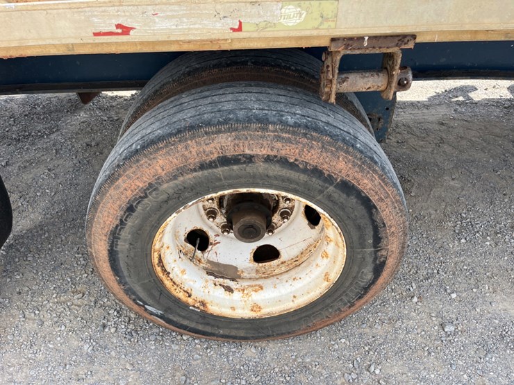 2010-utility-flatbed-image-11