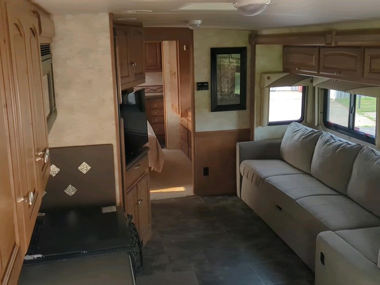 2012-winnebago-vista-class-a-motorhome,-2-slide-outs,-ford-v10-engine-image-15