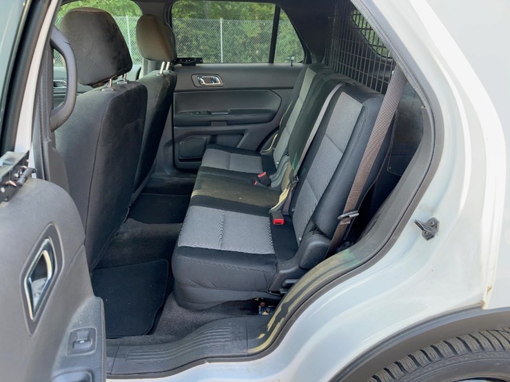 2013-ford-explorer-image-15