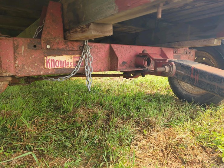 knowles-kicker-hay-rack,-16-ft-x-7-ft-x-8-ft,-5-6-ton-capacity,-wood-and-metal,-15-inch-tires.-image-7