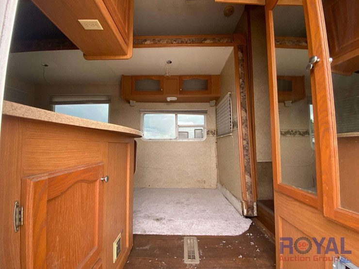 2006-victory-lane-36srv-39ft-tri-axle-5th-wheel-toy-hauler-travel-trailer-image-6