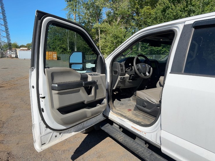 2019-ford-f550-xl-image-32