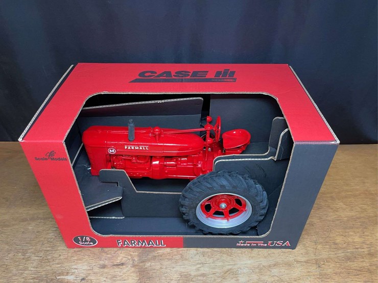 1/8-farmall-m-nib-sm-image-4