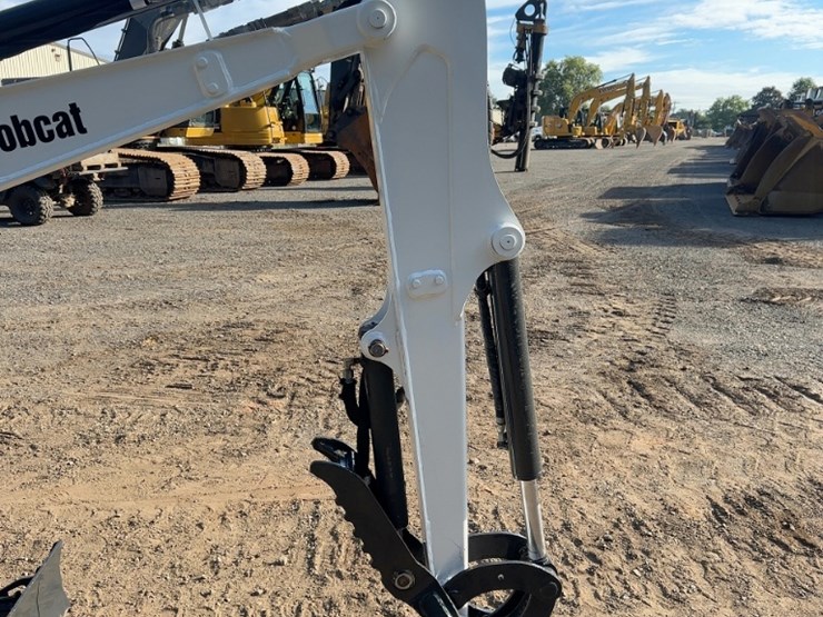 2022-bobcat-e20-image-10